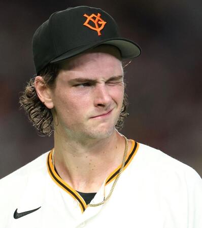 ４回、上位打線を三者凡退に抑え、ウィンクをするウィットリー（撮影・伊藤笙子）