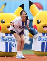 セレモニアルピッチを務めた山本美月（撮影・佐々木彰尚）