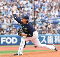 横浜打線相手に力投する高梨（撮影・佐々木彰尚）