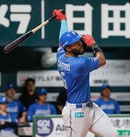 ２回、カストロが先制の右犠飛を放つ