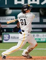 ７回、正木が左中間に２点二塁打を放つ