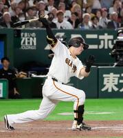 ８回、泉口が空振り三振に倒れる