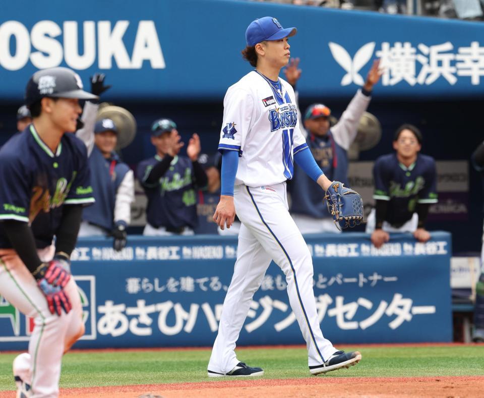 １回、ヤクルトの先制を許した入江（撮影・佐々木彰尚）