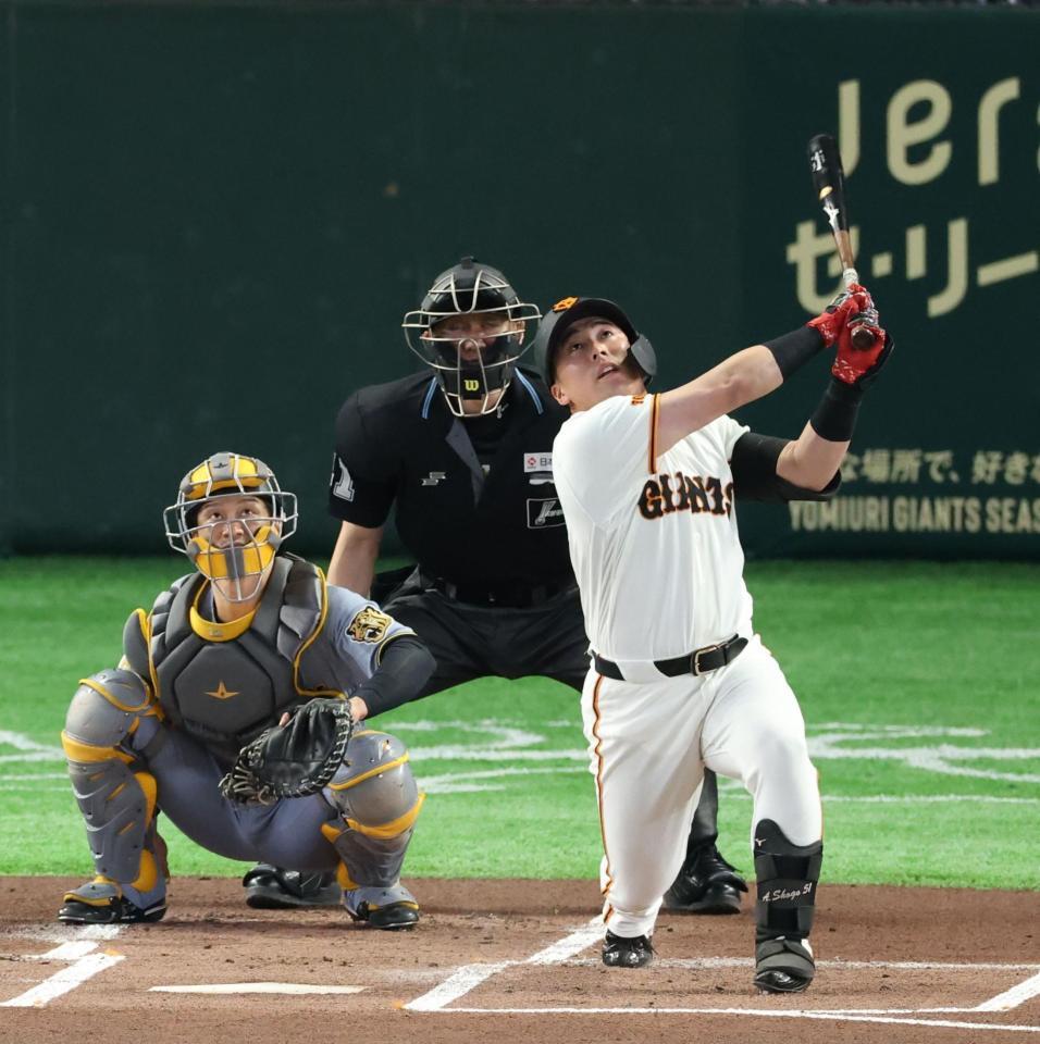 １回、二塁打を放つ浅野（撮影・金田祐二）