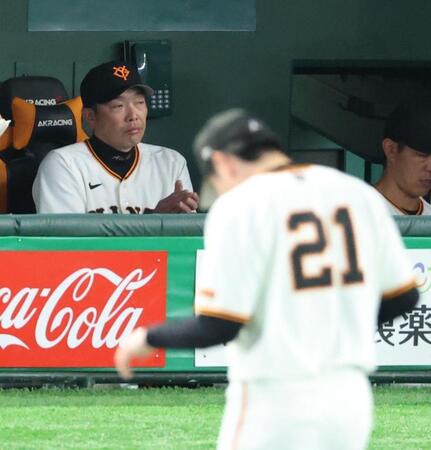 竹丸でも勝てず、冴えない表情の阿部監督（撮影・金田祐二）