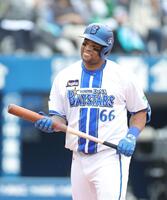 ７回、空振りの三振を喫するビシエド（撮影・石井剣太郎）