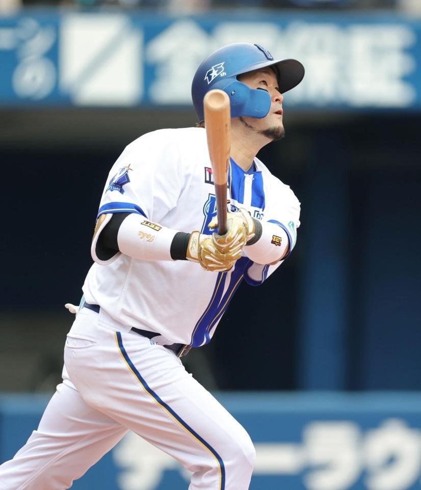 ２回、先制犠飛を放つ戸柱（撮影・石井剣太郎）