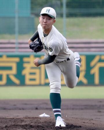 　１失点完投した報徳学園・沢田