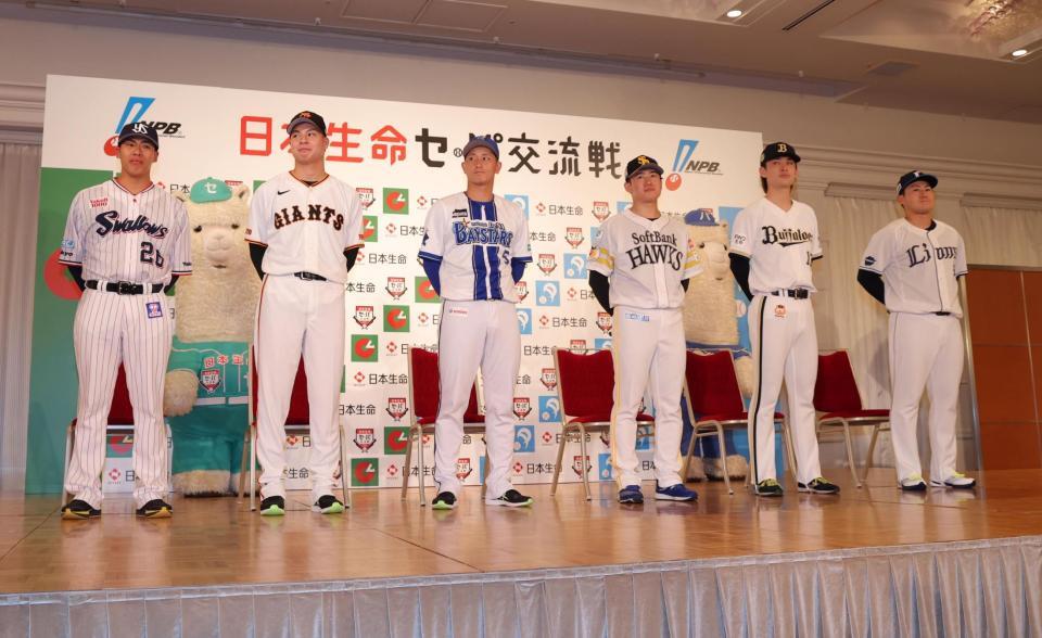 開幕記者会見に出席した（左から）ヤクルト・山野太一、巨人・田和廉、ＤｅＮＡ・松尾汐恩、ソフトバンク・木村光、オリックス・寺西成騎、西武・渡部聖弥（撮影・棚橋慶太）