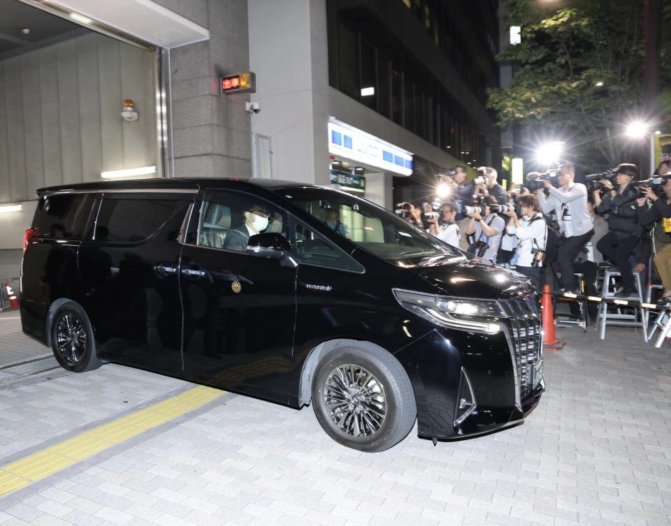 釈放された阿部慎之助容疑者が乗ったと思われる車
