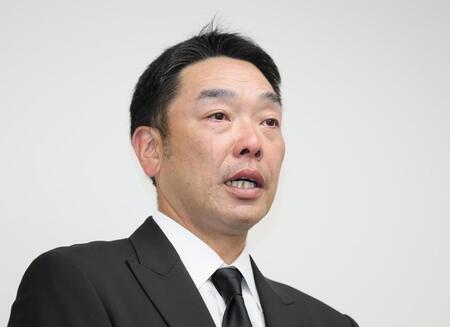 取材に応じる阿部慎之助氏（撮影・石井剣太郎）