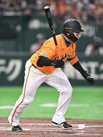 ３回、右前適時打を放つ丸（撮影・開出牧）