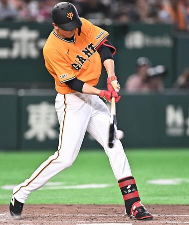 ３回、右前適時打を放つ戸郷（撮影・開出牧）