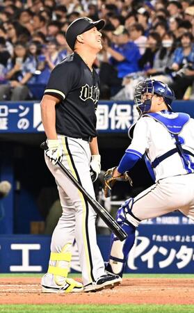 ６回、見逃しの三振に倒れる杉本（撮影・持木克友）