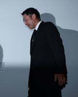 取材対応を終え、引きあげる阿部慎之助氏（撮影・石井剣太郎）