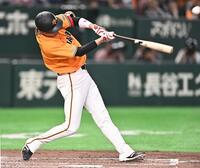 ３回、中前打を放つ坂本（撮影・開出牧）