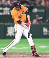 ３回、右前適時打を放つ戸郷（撮影・開出牧）