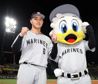 お立ち台でポーズをとる西川（撮影・北村雅宏）