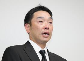 取材に応じる阿部慎之助氏（撮影・石井剣太郎）