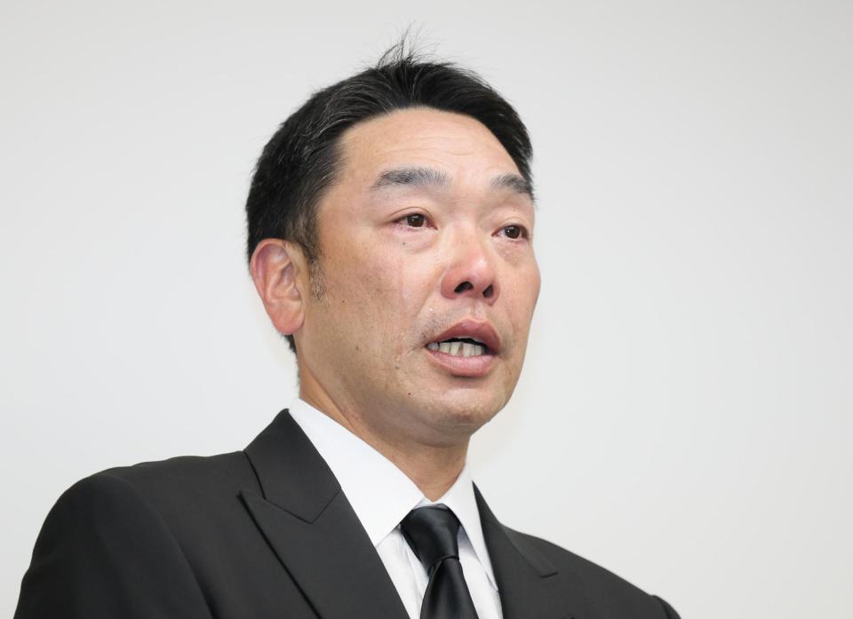 取材に応じる阿部慎之助氏（撮影・石井剣太郎）