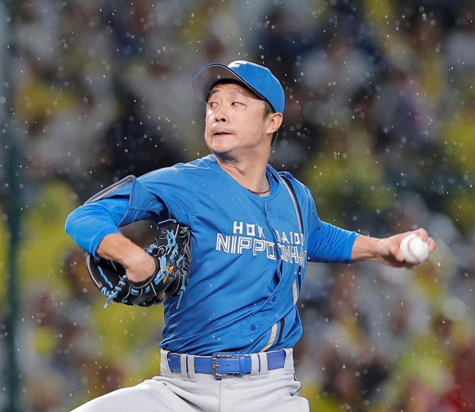 ７回から登板する島本（撮影・西田忠信）