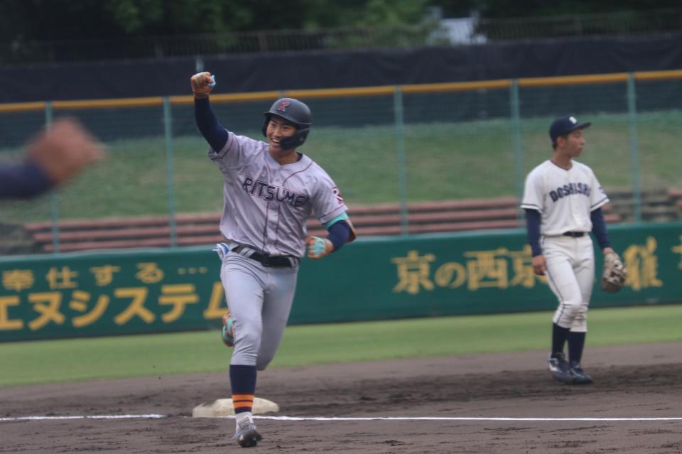 ３回に先制３ランを放った星野