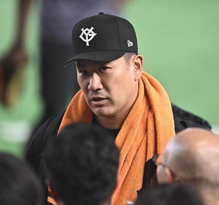 練習を終え取材に応じる田中将（撮影・開出牧）