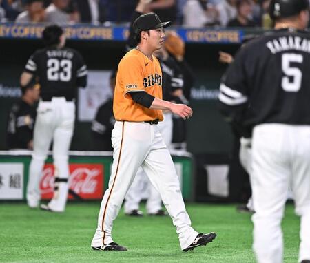 ６回、庄子に勝ち越しの中前適時打を打たれた２番手・赤星（撮影・開出牧）