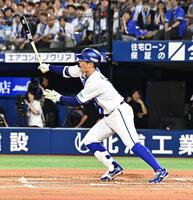 ７回、右越え３ランを放つ京田（撮影・持木克友）