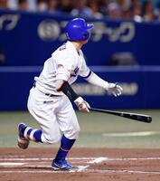 ８回、村松が左前に同点打を放つ