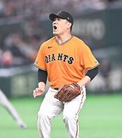 ５回、近藤に対して１-２からストライクが入らず悔しがる田中将（撮影・開出牧）