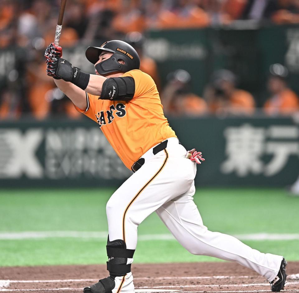 ２回、空振り三振に倒れた浅野＝２６日