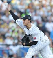 阪神戦に先発する田中（撮影・西岡正）