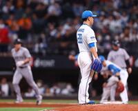 ６回途中から登板し、ボークを宣告された河野（撮影・中島達哉）