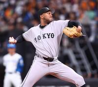 ９回、登板したマルティネス（撮影・中島達哉）