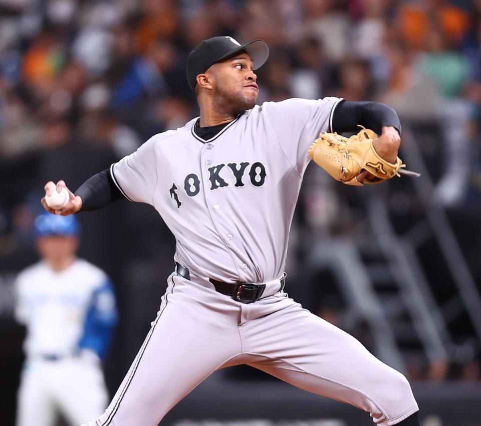 ９回、登板したマルティネス（撮影・中島達哉）