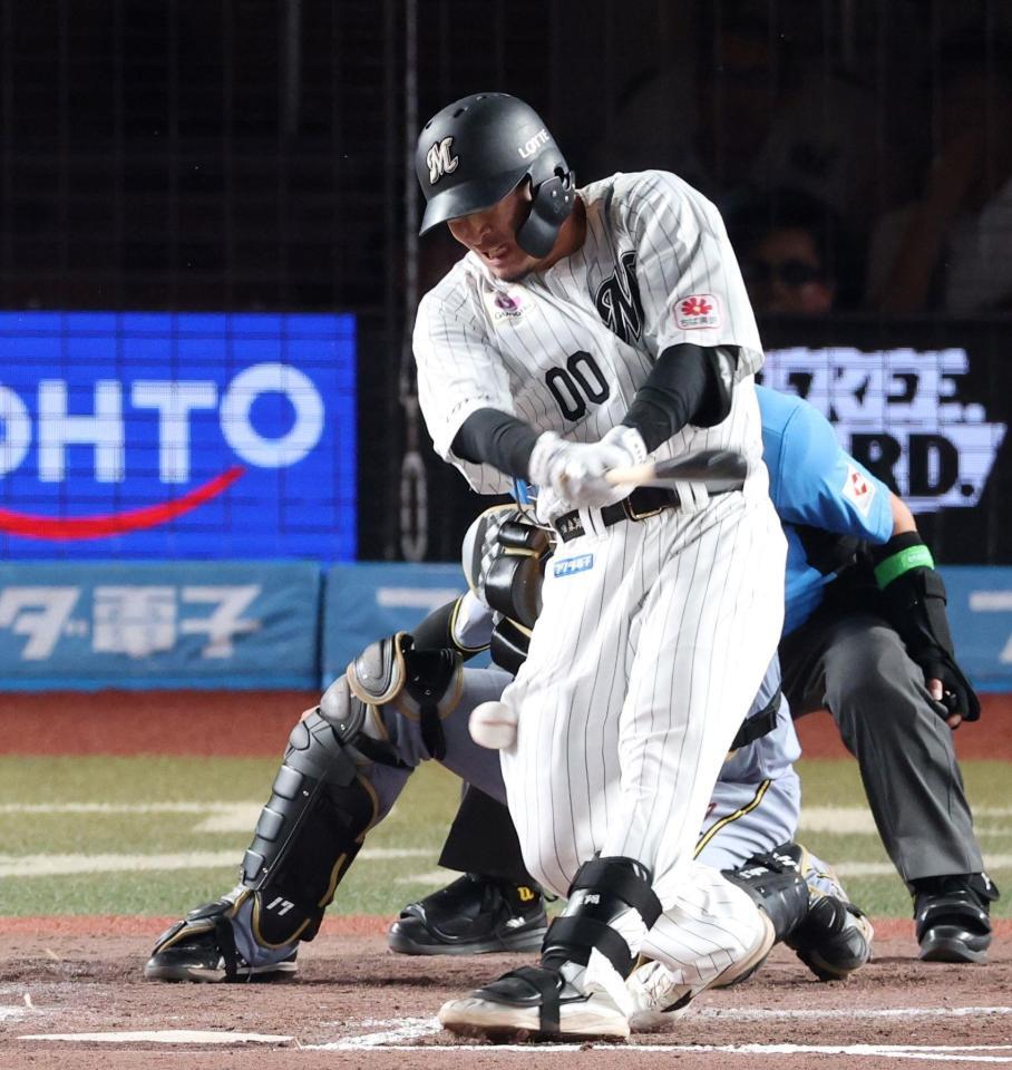 ８回、空振り後にボールが足に当たったため、三振となった池田（撮影・伊藤笙子）