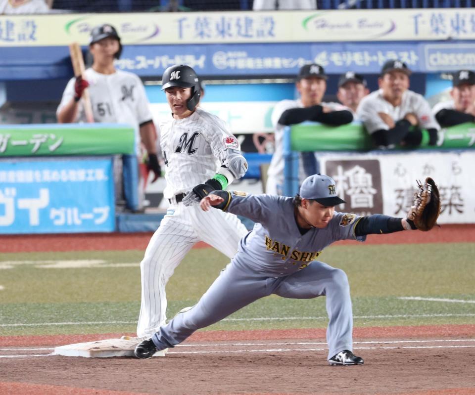 ９回、遊ゴロに倒れる友杉（一塁手・大山）＝撮影・伊藤笙子