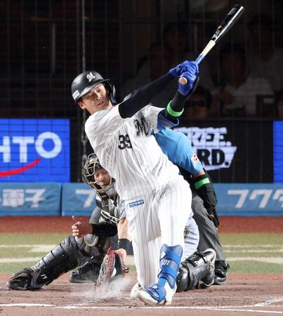 　５回、空振り三振に倒れる井上（撮影・伊藤笙子）