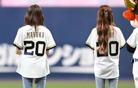 背番号「２０」で登場したＮｉｚｉＵ・ＭＡＹＵＫＡ（左）とＮｉｚｉＵ・ＭＩＩＨＩ（撮影・高部洋祐）