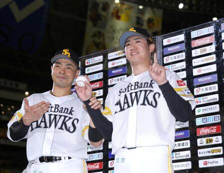 お立ち台でポーズをとる近藤と木村（右）＝撮影・北村雅宏