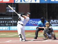 ２回、中越えソロを放つ安田（撮影・伊藤笙子）