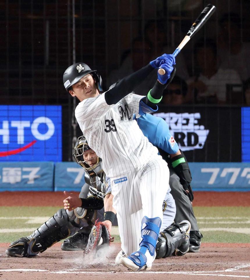 　５回、空振り三振に倒れる井上（撮影・伊藤笙子）