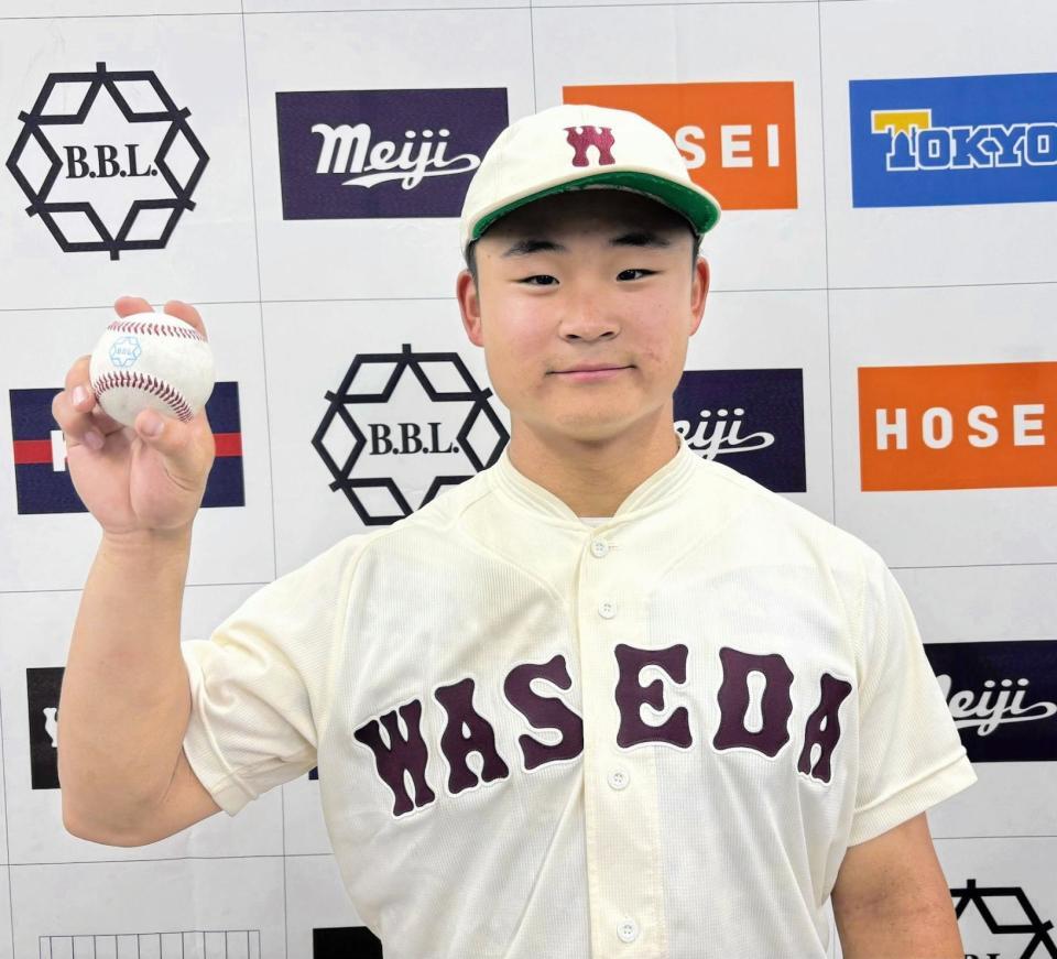 先頭打者本塁打を放った早大・霜