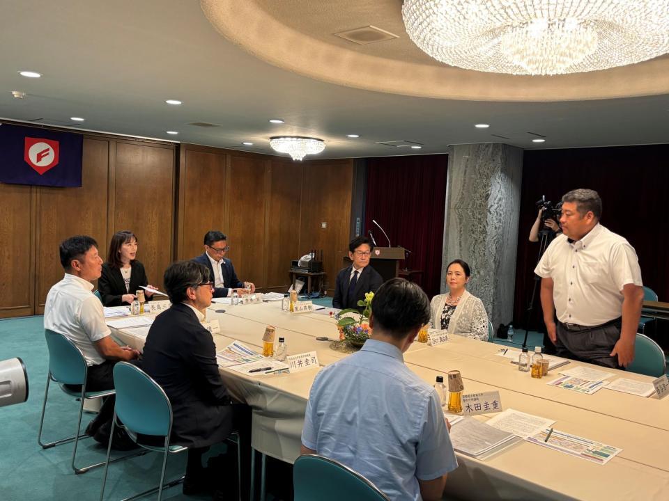 大阪桐蔭・西谷監督（右）らが出席して意見交換会が行われた