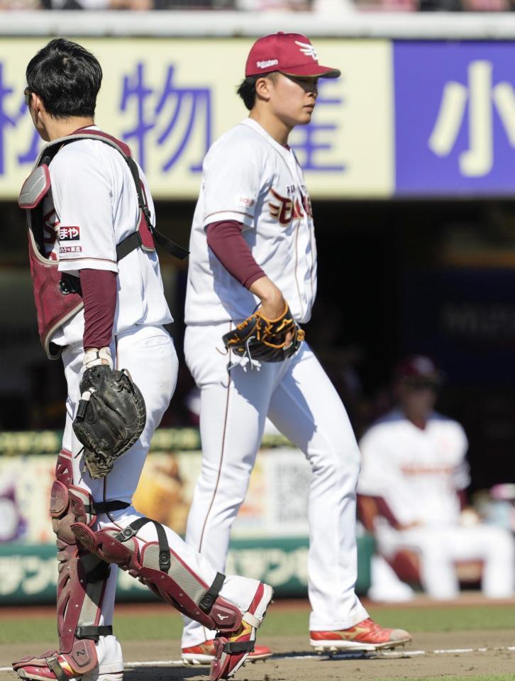 　５回、５失点し厳しい表情を見せる早川