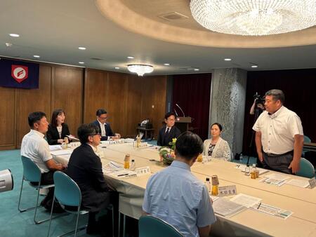 大阪桐蔭・西谷監督（右）らが出席して意見交換会が行われた