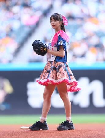ファーストピッチセレモニーに登場したモーニング娘。’２６・牧野真莉愛（撮影・中島達哉）