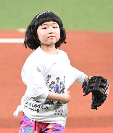 始球式を務める永尾柚乃（撮影・高部洋祐）