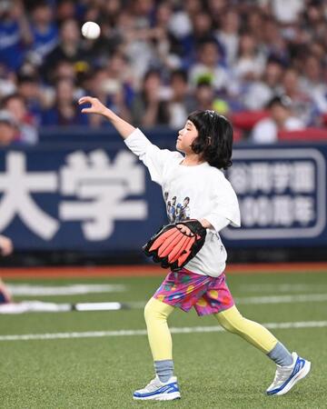 始球式を務める永尾柚乃